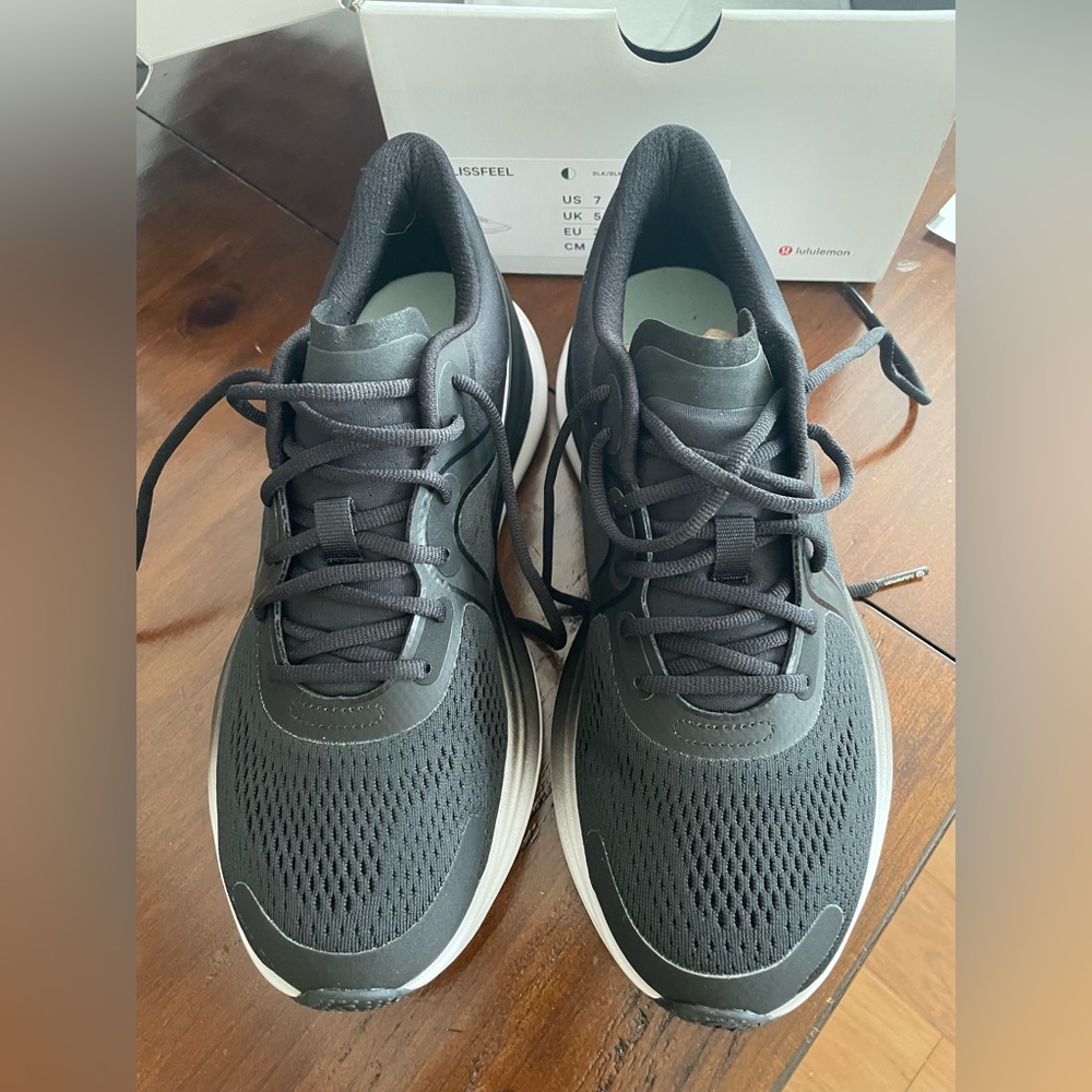 Lululemon Blissfeel shoes size 7 (black) NWT